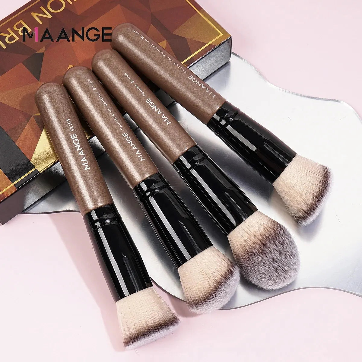 4Pcs Makeup Brushes with Case Foundation Concealer Powder